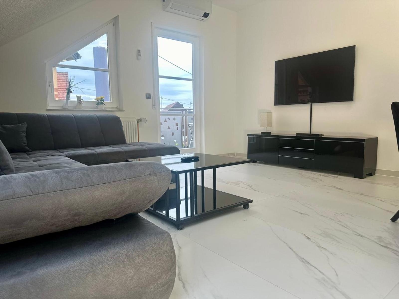 Flexible, Schoene Und Gut Aussehende Feriensuite Ройтлинген Экстерьер фото